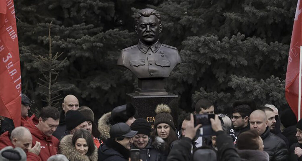 VIDEO: Venemaal avati Stalini monument