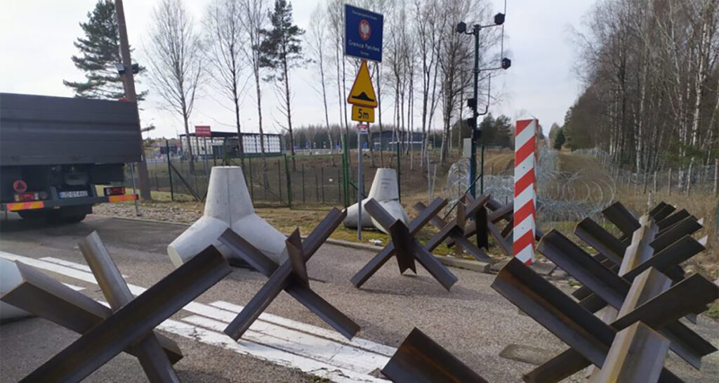 Midagi on toimumas: Poola hakkas piirile Venemaa ja Valgevenega paigaldama tankitõkkeid