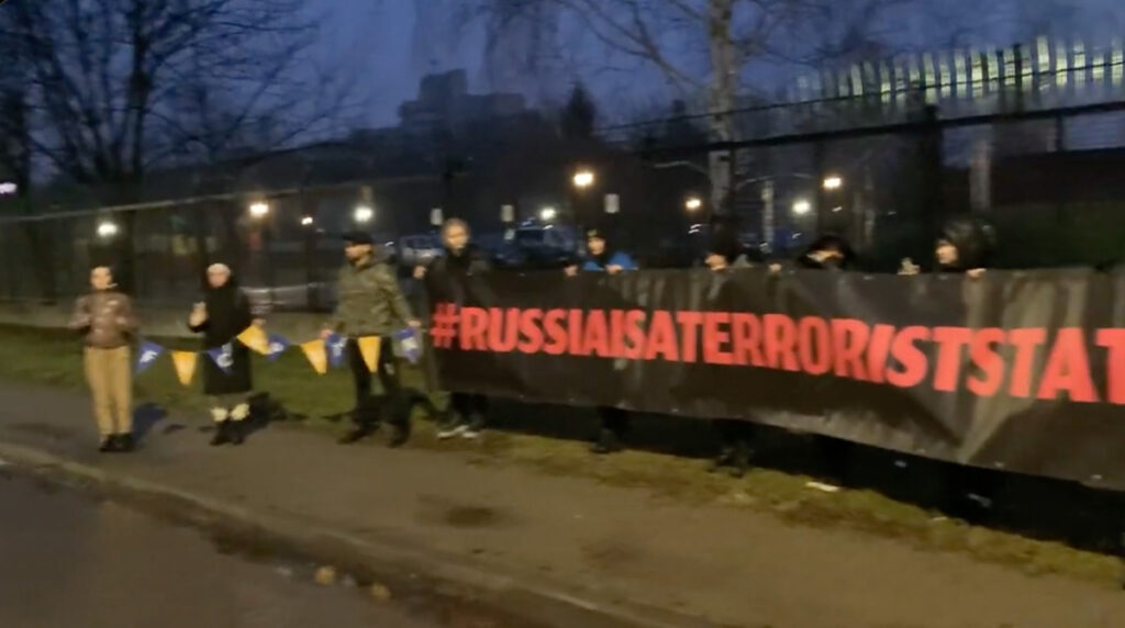 VIDEO: Vene saatkonna ees Varssavis lasti sõjamüra ja õhuhäiret