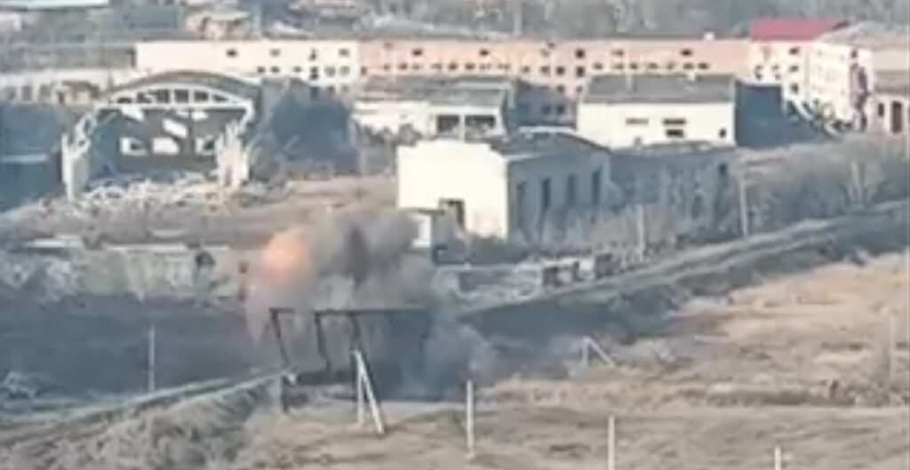 VIDEO: Bahmutis plahvatas sild ja piiramisrõngas tõmbub koomale