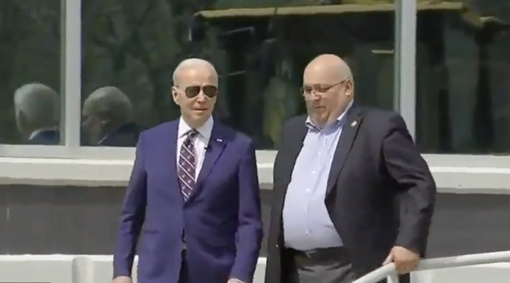 VIDEO: USA president vajab liikumisel abilist