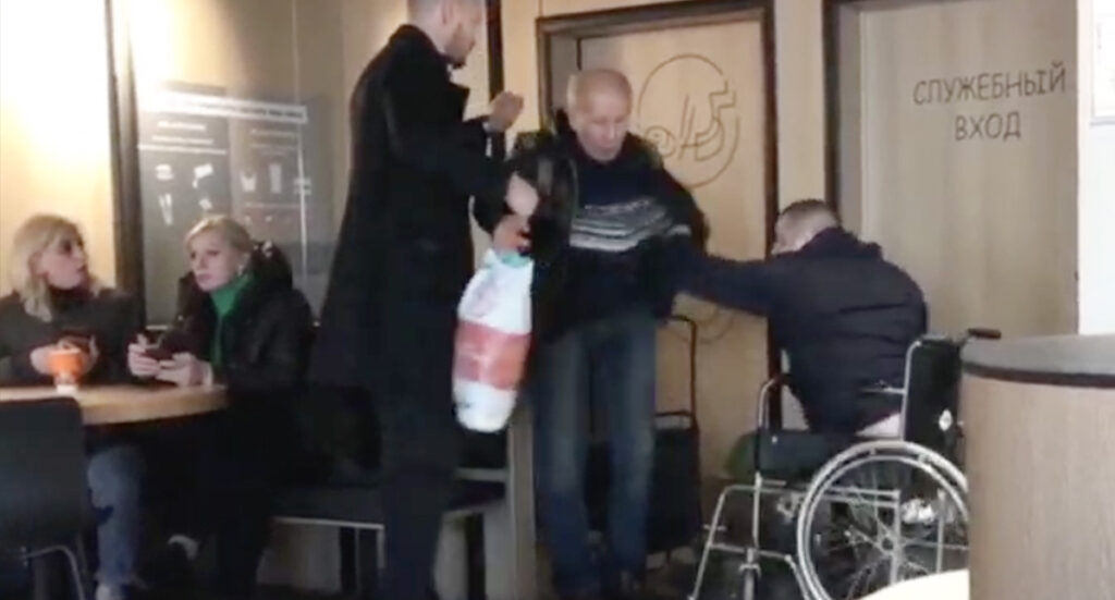 VIDEO: vene pensionär sai peksa invatualeti kasutamise eest