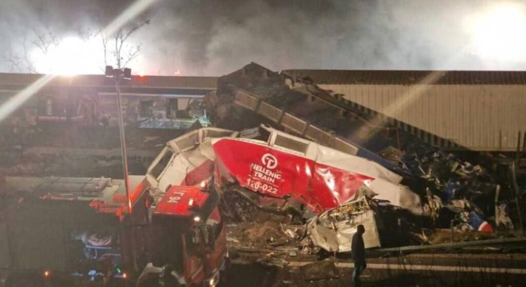 Video ja pildid: Kreekas oli kole rongiõnnetus, palju hukkunuid