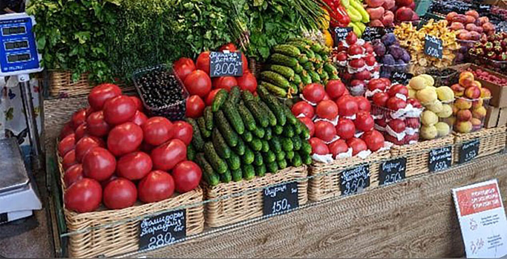 Kas sanktsioonid tõesti töötavad? Samal ajal, kui Inglismaal on riiulid tühjad ja puuduse tõttu piiratakse müüki, on Venemaal toitu lademetes