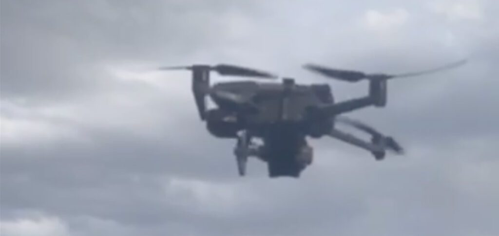 VIDEO: Ukraina droon rünnakule sööstmas