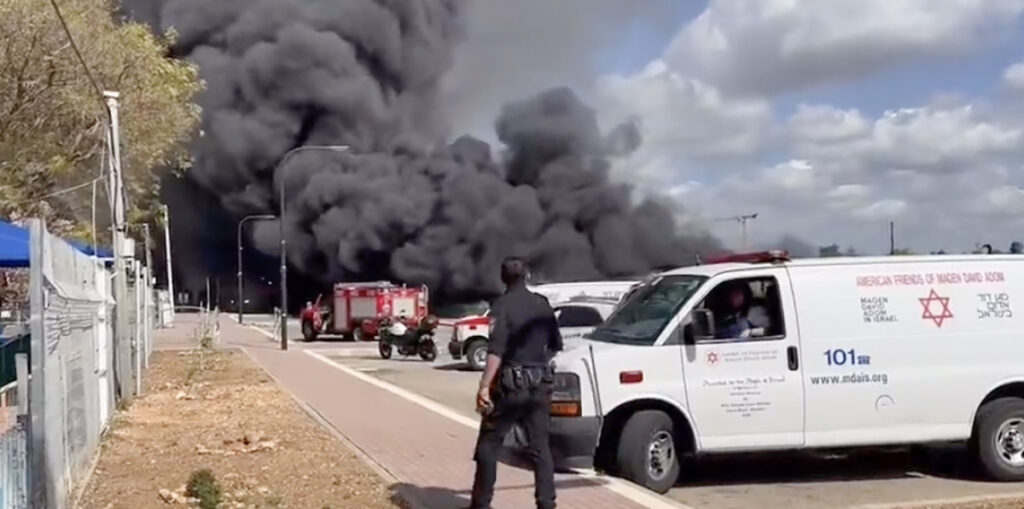 KARM: Iisrael langes massiivse raketirünnaku alla, ulatuslikud purustused