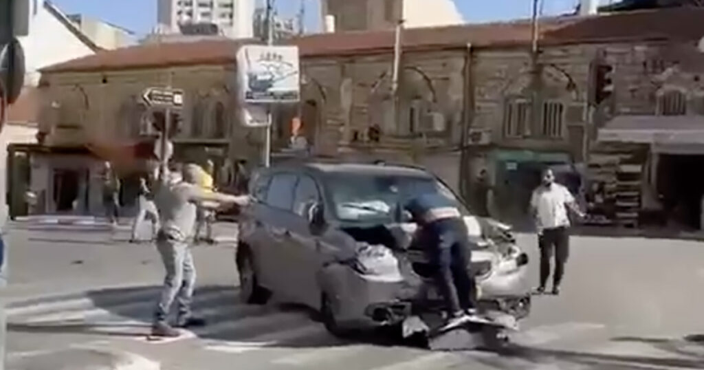 VIDEO: Iisraelis sõitis autojuht rahvahulka, lasti kohapeal maha (NB! Nõrganärvilistele mittesoovitav)