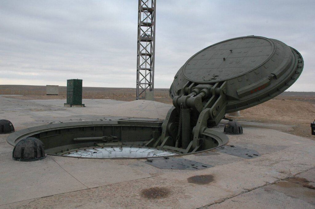 Vene kaitseministeerium avaldas pildi luugist, mille all olev rakett on suunatud Helsingi peale