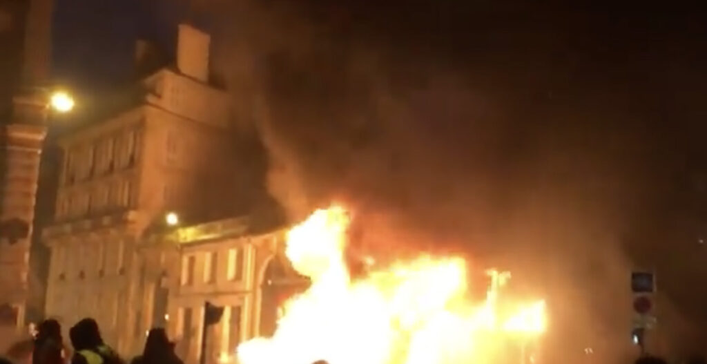 Prantsusmaa põleb: meeleavaldused üha jätkuvad