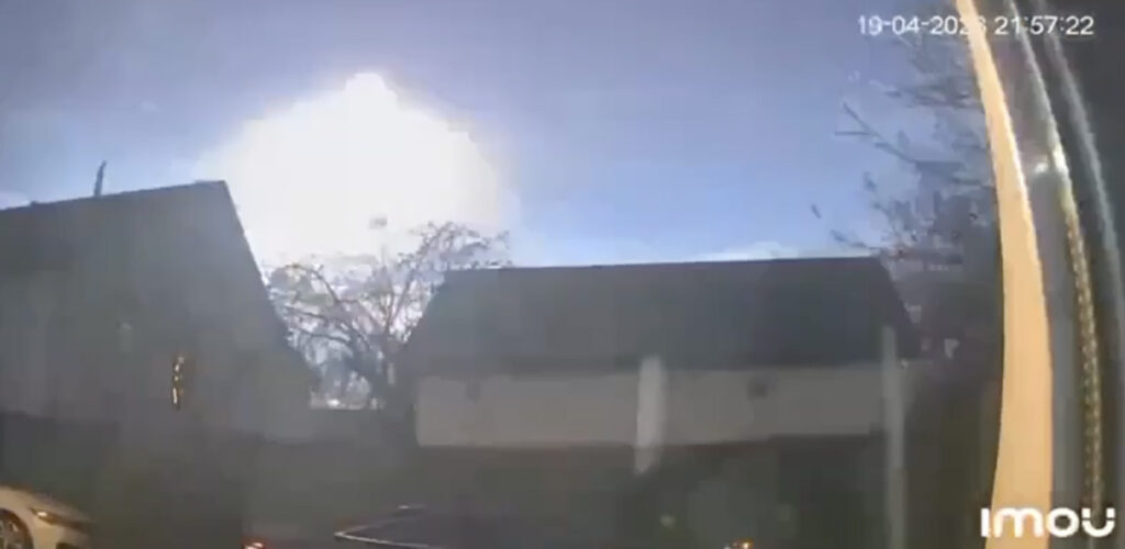 Kas UFO? Ukraina õhuväe esindaja väitel kukkus Kiievi lähedal alla tundmatu kosmiline keha