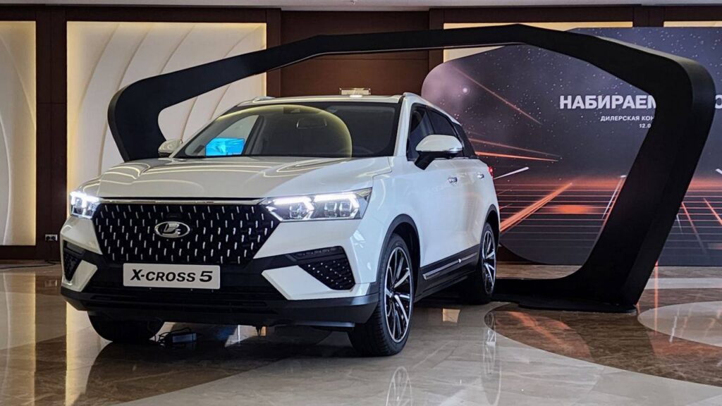 PILDID: selline on Vene uus auto Lada X-Cross 5