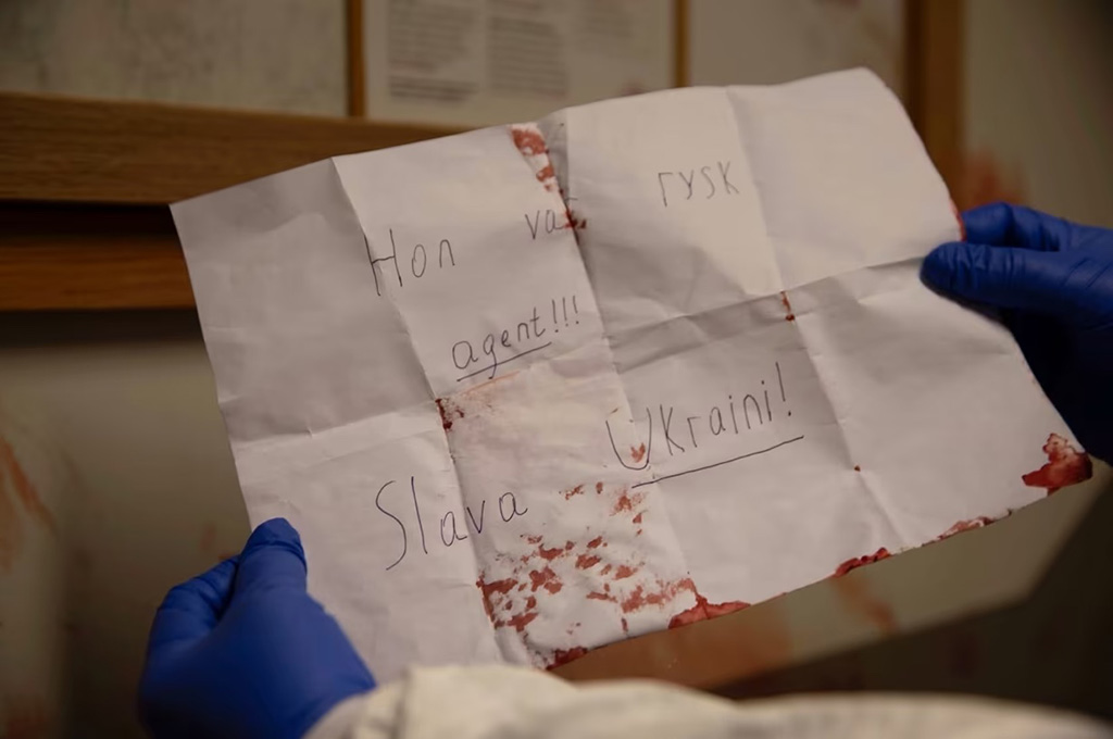 Rootsis pussitas 26-aastane mees oma endist klassiõde ja tappis tema ema, kuna kahtlustas, et nad on Vene agendid