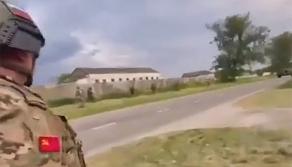 VIDEO: Venemaa oblastit käis Ukraina võitlejatest vabastamas kõrge kindral, tähelepanu äratas üks ebatavaline seik