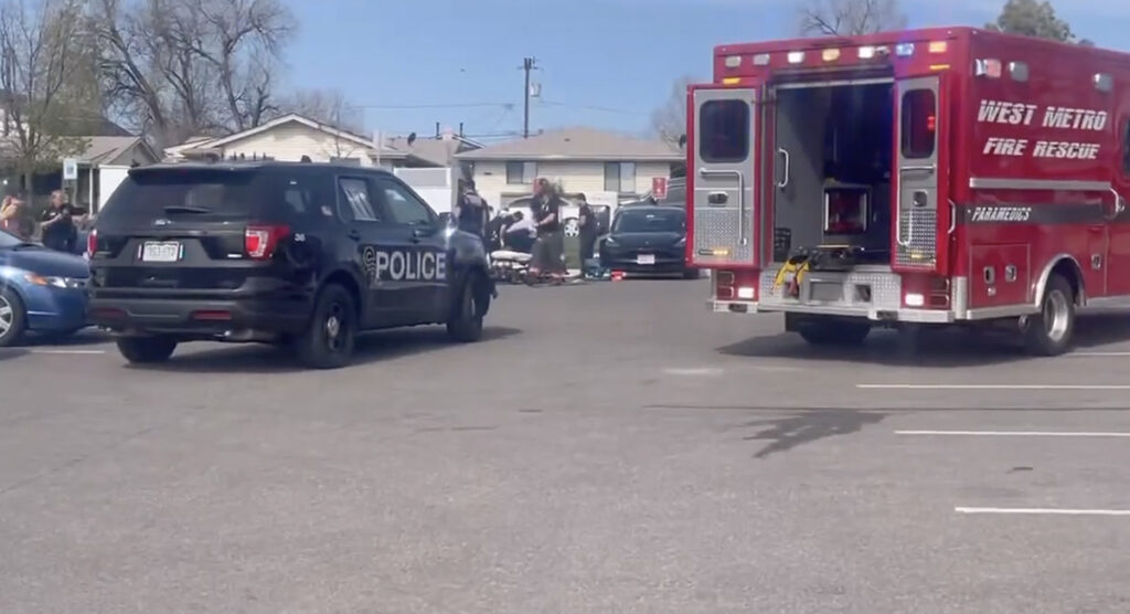 VIDEO: USA-s puhkes tüli elektriauto laadimise pärast, Tesla juht lasti maha