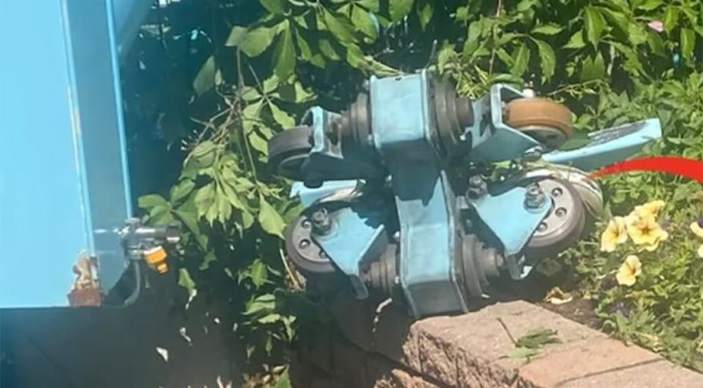 Rootsis suri lõbustuspargis inimene õnnetuse tagajärjel (lisatud video)