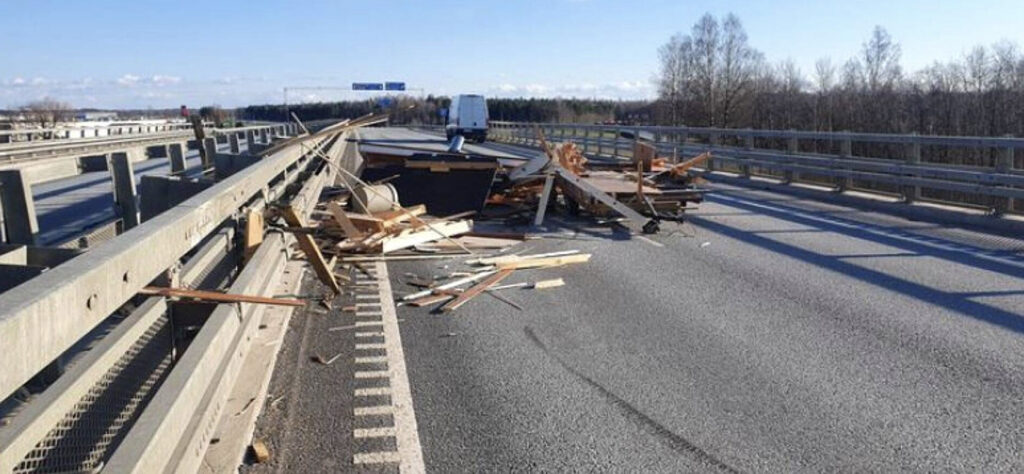 Haagissaun purunes Soomes sõidu ajal – ostja ei saanud mingit hüvitist