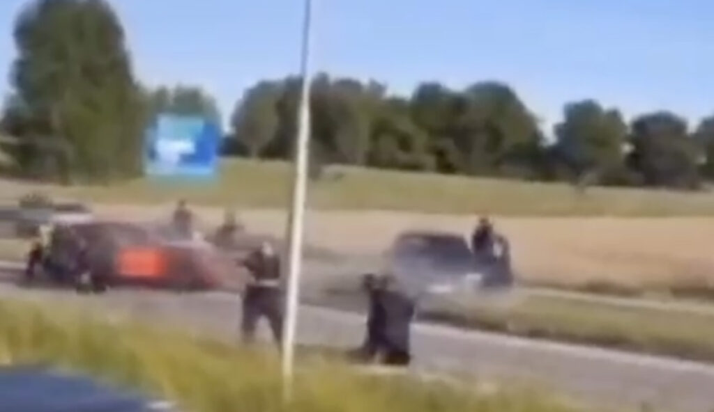 VIDEO: Rootsis päris sõda lahti, tulistamised on massilised