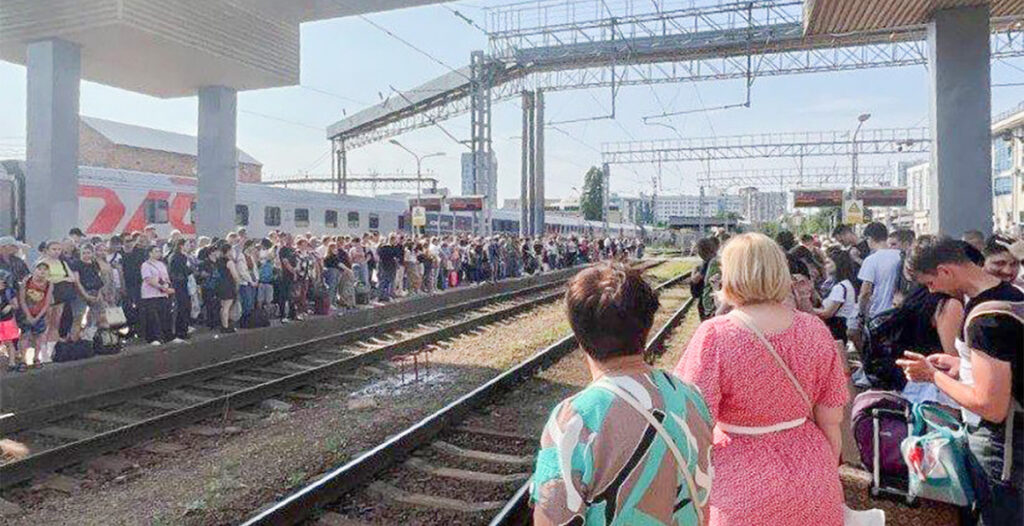 VIDEO ja PILDID: inimesed põgenevad paaniliselt Wagneri poolt hõivatud Vene linnast