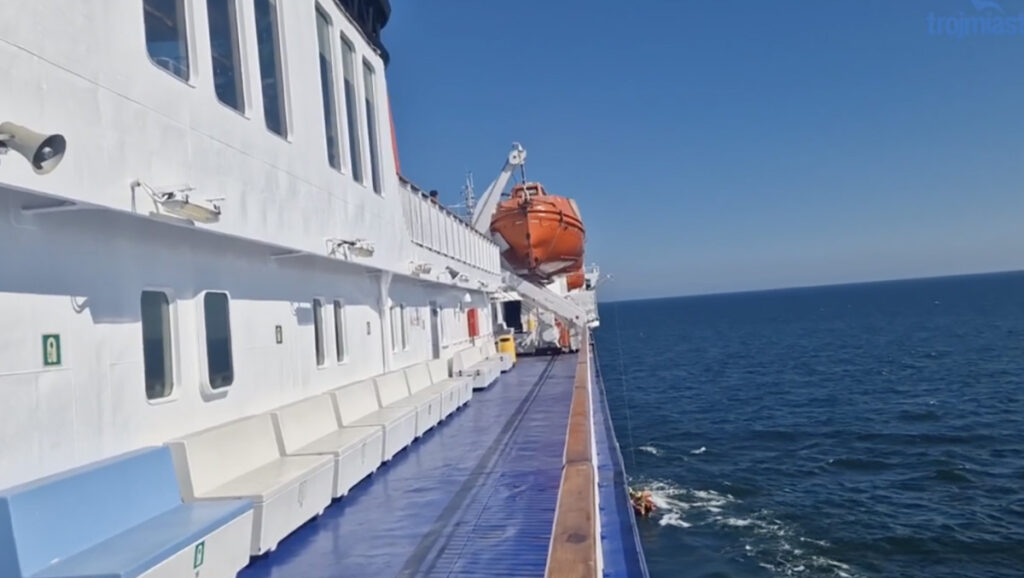 Pealtnägija rääkis kõhedust tekitava loo laevalt merre kukkunud ema ja lapse kohta