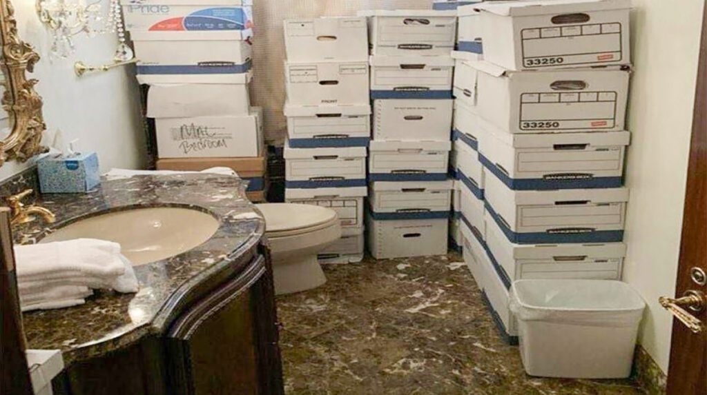 PILDID: USA ekspresident hoidis töölt kaasa võetud dokumente vannitoas