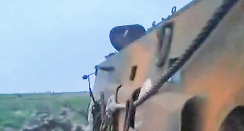 VIDEO ja PILDID: Ukraina rindel tühjaks põlenud Soome soomuk Sisu