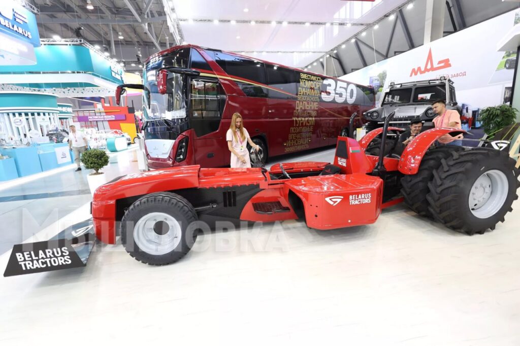 VIDEO: Belarusi tehas valmistas traktori osadest võidusõiduauto, mis liigub 320 km/h
