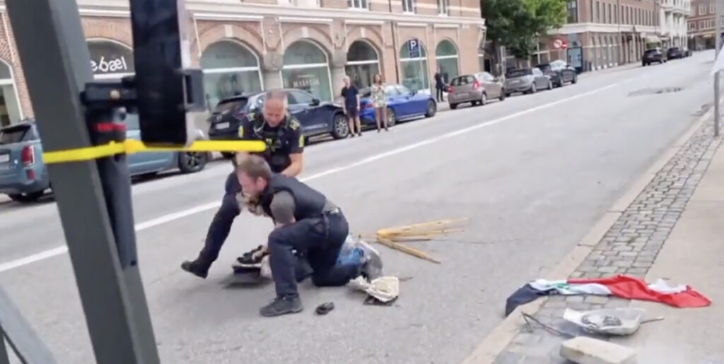 VIDEO: Taanis taheti islami pühakirja põletamist ära hoida, politsei sekkus