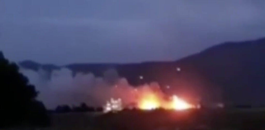 VIDEO: Krimmis süttis moonaladu, elanikke evakueeritakse