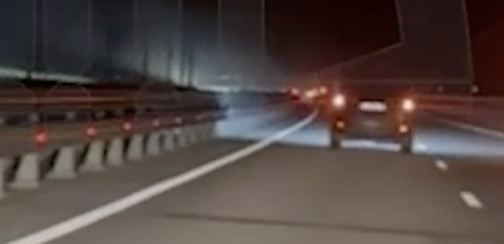 VIDEO: esimesed kaadrid pärast õnnetust Krimmi sillal, näha on suitsu tõusmist