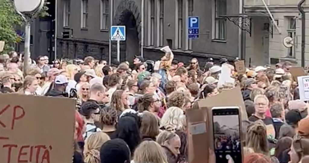 VIDEO: Soomes nõudsid ligi 5000 meeleavaldajat põlissoomlaste ministri tagasiastumist