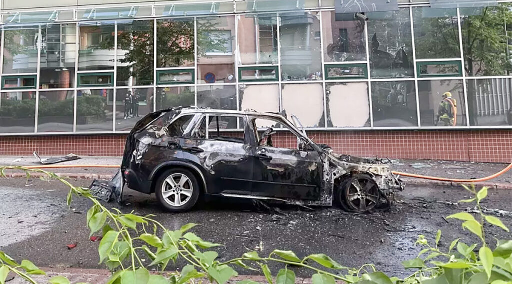 Helsingis plahvatas auto