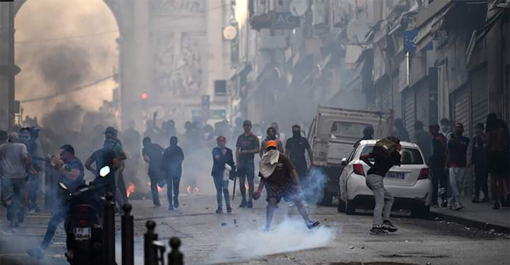 VIDEO: Prantsusmaal võtsid rahvuslikult meelestatud noored korra valvamise enda kätte