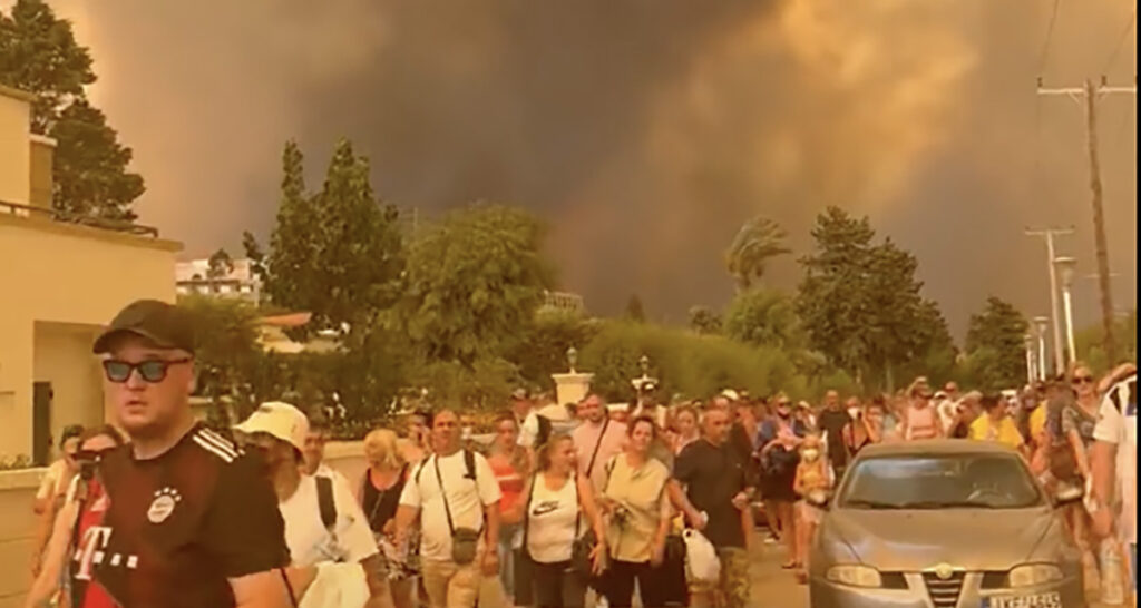 VIDEO: Rhodosel puhkes paanika, hotellid on tules, inimesi evakueeritakse