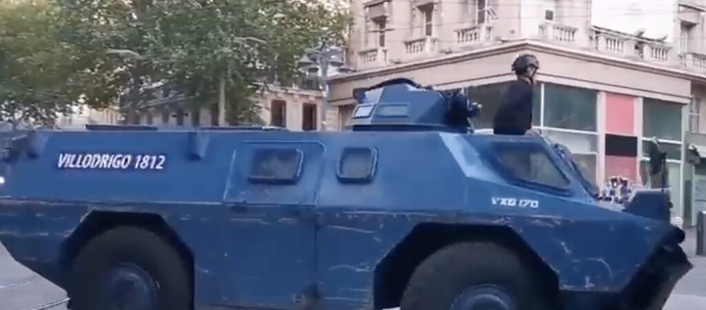 VIDEO: Prantsusmaal toodi soomukid tänavatele