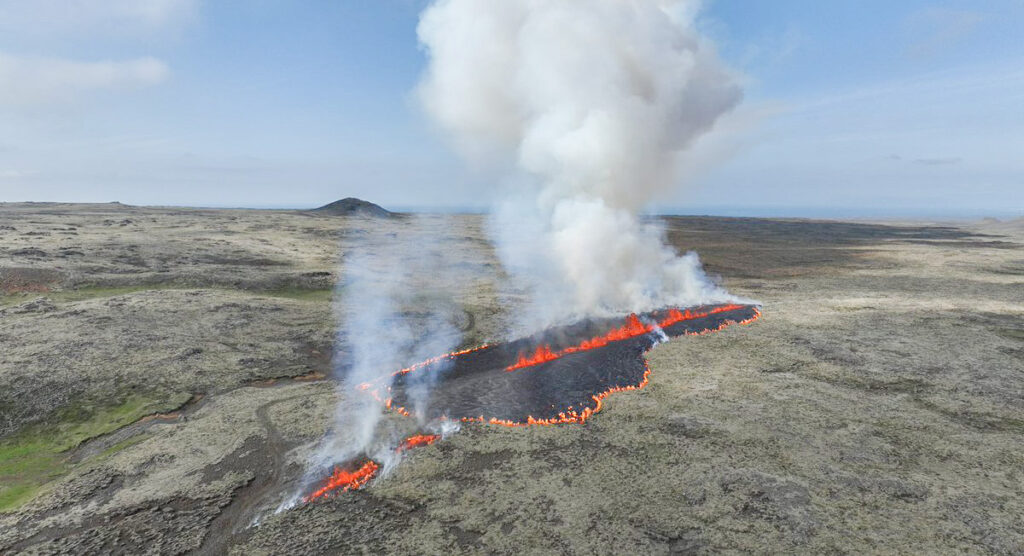Islandil hakkas vulkaan purskama