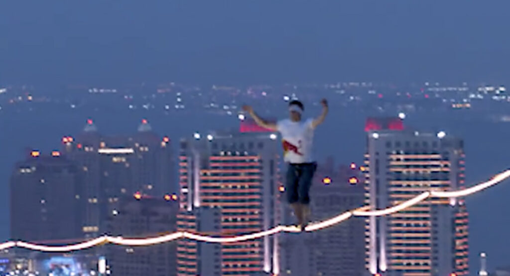 Erakordne saavutus: Eesti köielkõndija läbis Qataris 185 meetri kõrgusel 150 meetrit