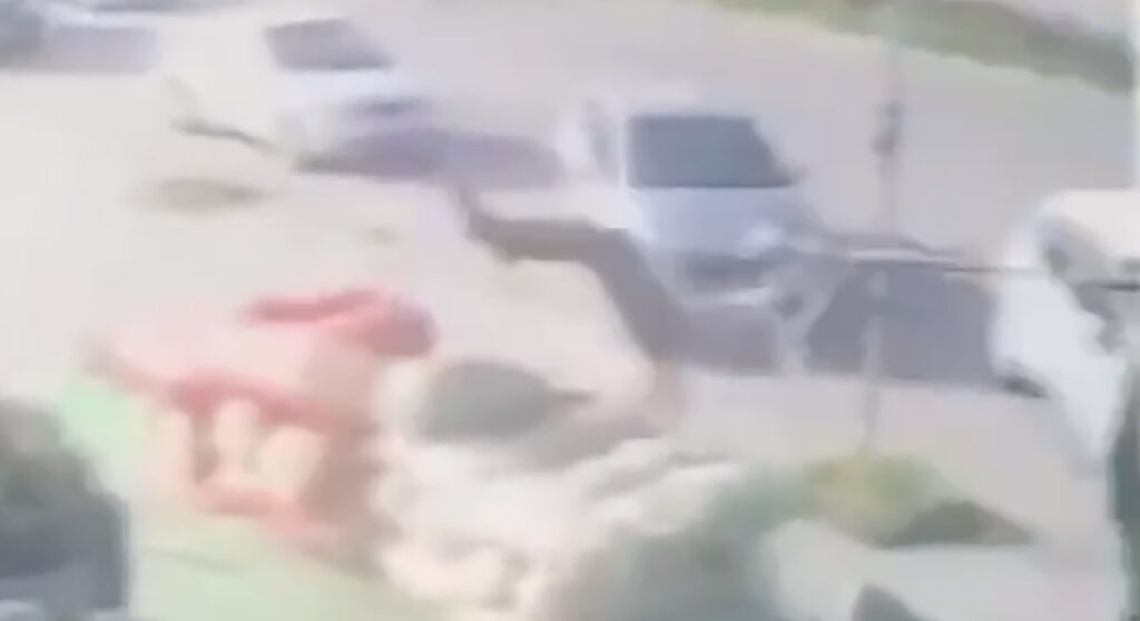 VIDEO: Türgis lendas arbuusimüüja koos päiksevarjuga minema