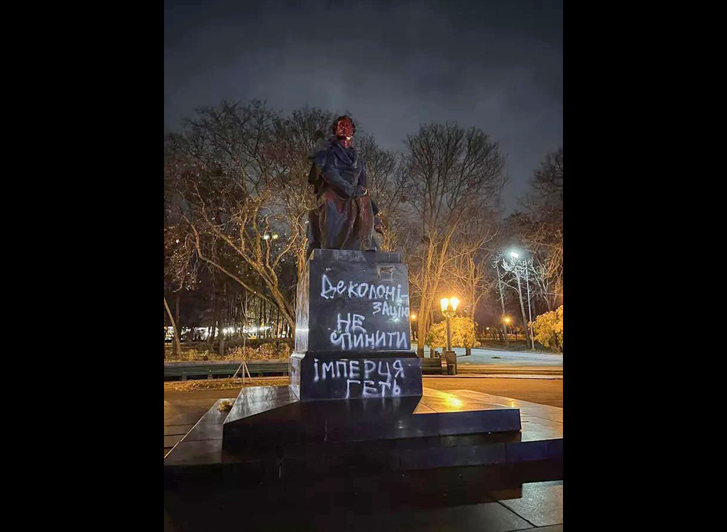 PILTUUDIS: Ukrainas soditi täis Puškini monument