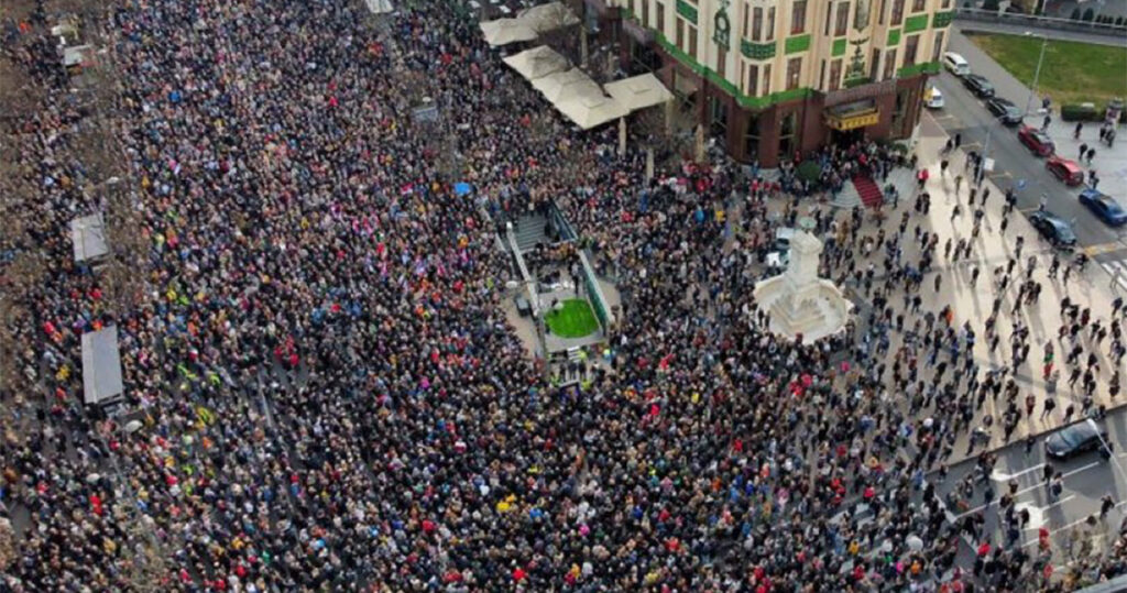 VIDEO: Serbia pealinnas on käimas Ukraina-stiilis maidan