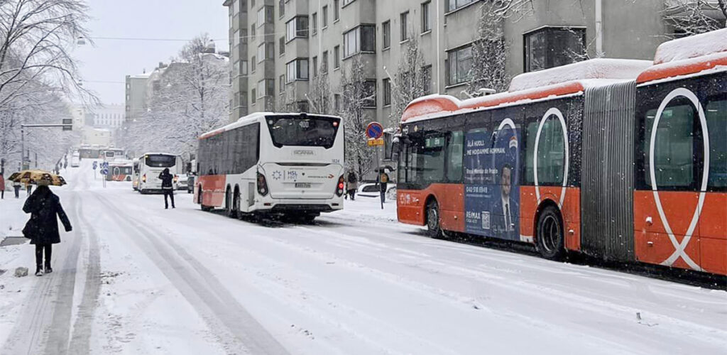 Soome politseilt tungiv palve autojuhtidele: suverehvidega tuleks koju jääda