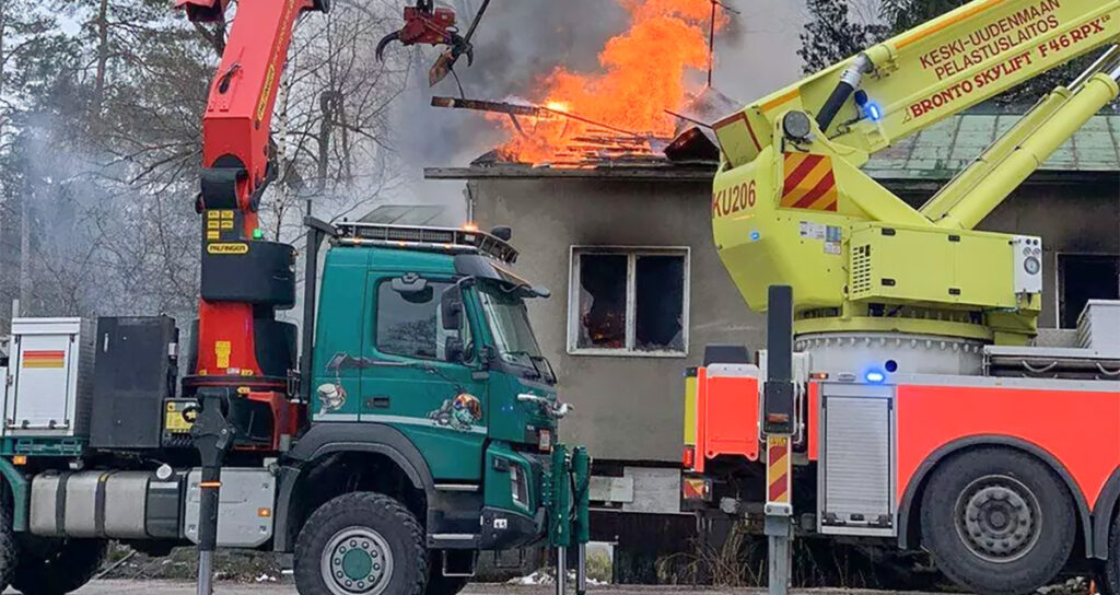 Espoos puhkes tulekahju, kustutustööd jätkuvad öö läbi