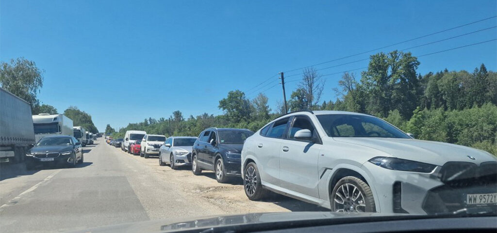 Pärast Vene-vastaseid sanktsioone on plahvatuslikult kasvanud Lääne luksusautode vedu Valgevenesse ja midagi teha ka ei saa