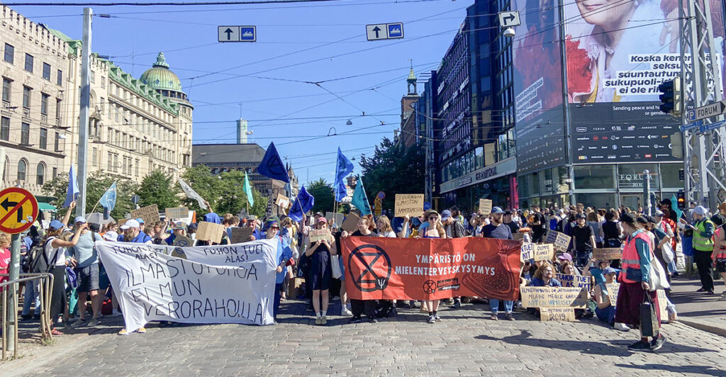 VIDEO: Helsingis pandi liiklus seisma, kohal on Greta Thunberg