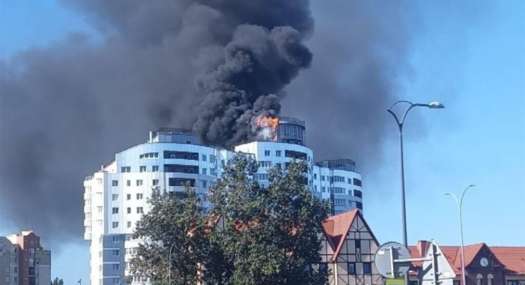 VIDEO: Kaliningradis süttis korrusmaja katus