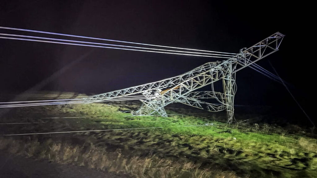 Orkaan murdis Soomes esimest korda 400 kV elektrimaste