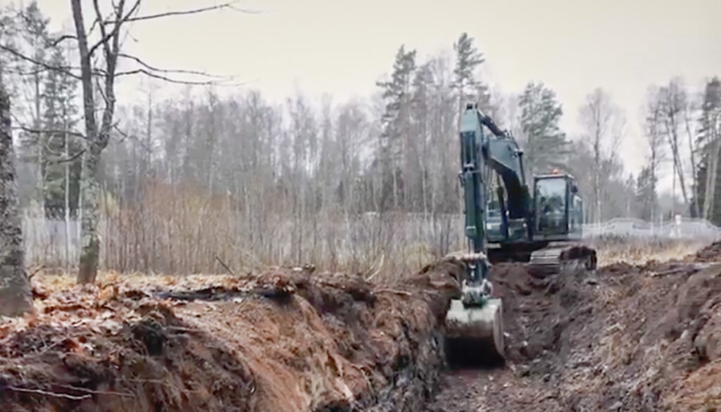 VIDEO ja PILDID: Lätis asuti kaevama kaitsekraave ja paigaldama tankitõkkeid piirile Venemaa ja Valgevenega