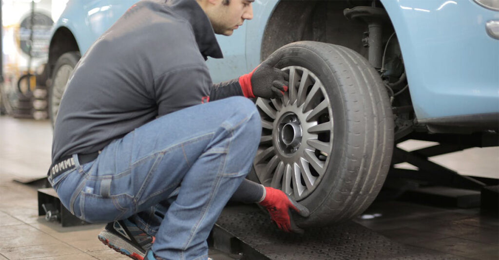 Nüüd selgus, miks elektriautode rehvid nii tihti purunevad