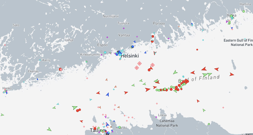 Midagi on toimumas: Soome saatis sõjalaevad välja Soome lahte seisma jäänud tankerite juurde