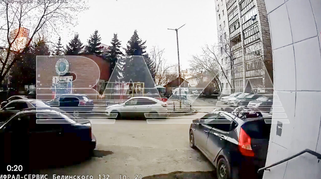 VIDEO: Venemaal kukkus 80-aastane pensionär 6. korruse aknast alla ja jäi ellu NB! Nõrganärvilistele mittesoovitav