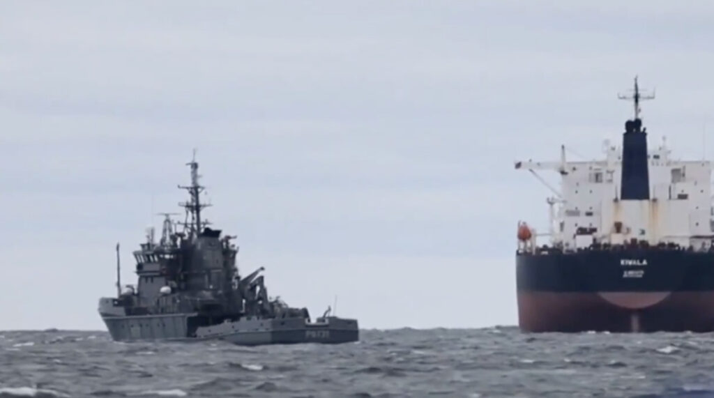 Vene varilaevastiku tanker lasti Eesti vetest minema